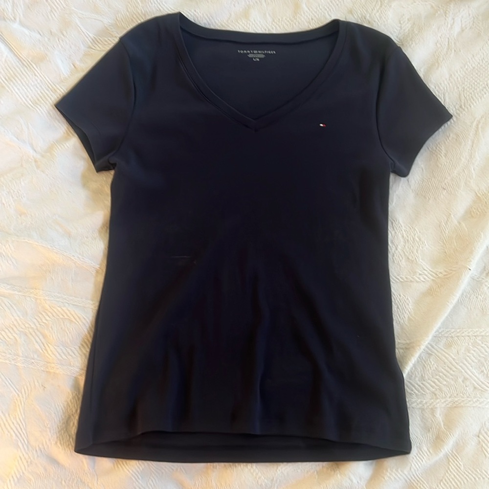 Women’s Tommy Hilfiger lg v neck t shirt